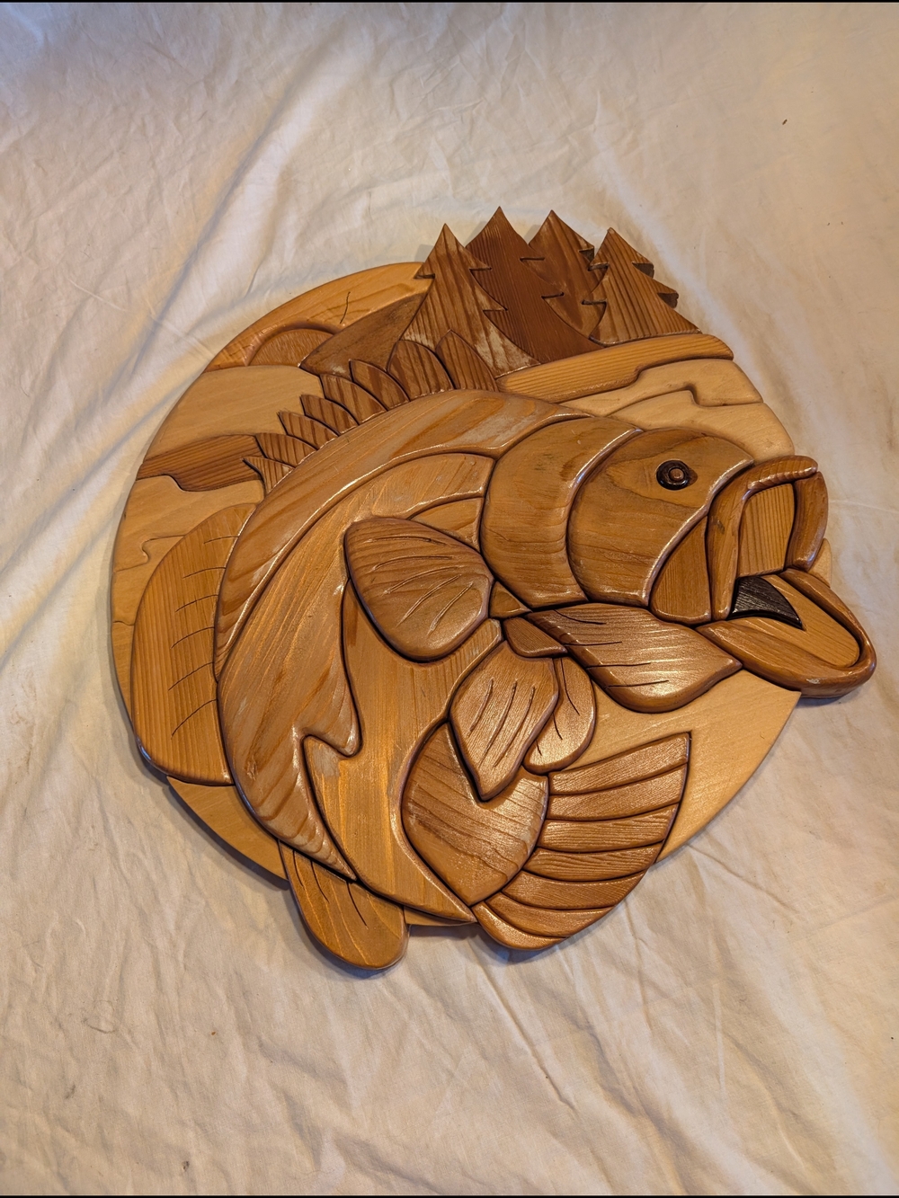 2/100$ Vintage Wooden Fish Wall Art in Natural Brown Tones